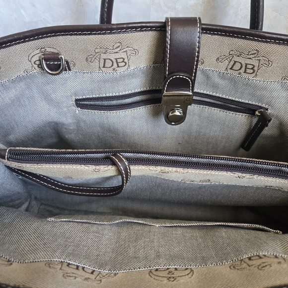 Dooney & Bourke Beige and Black Monogram Handbag. Version K6275437 - Picture 11 of 11